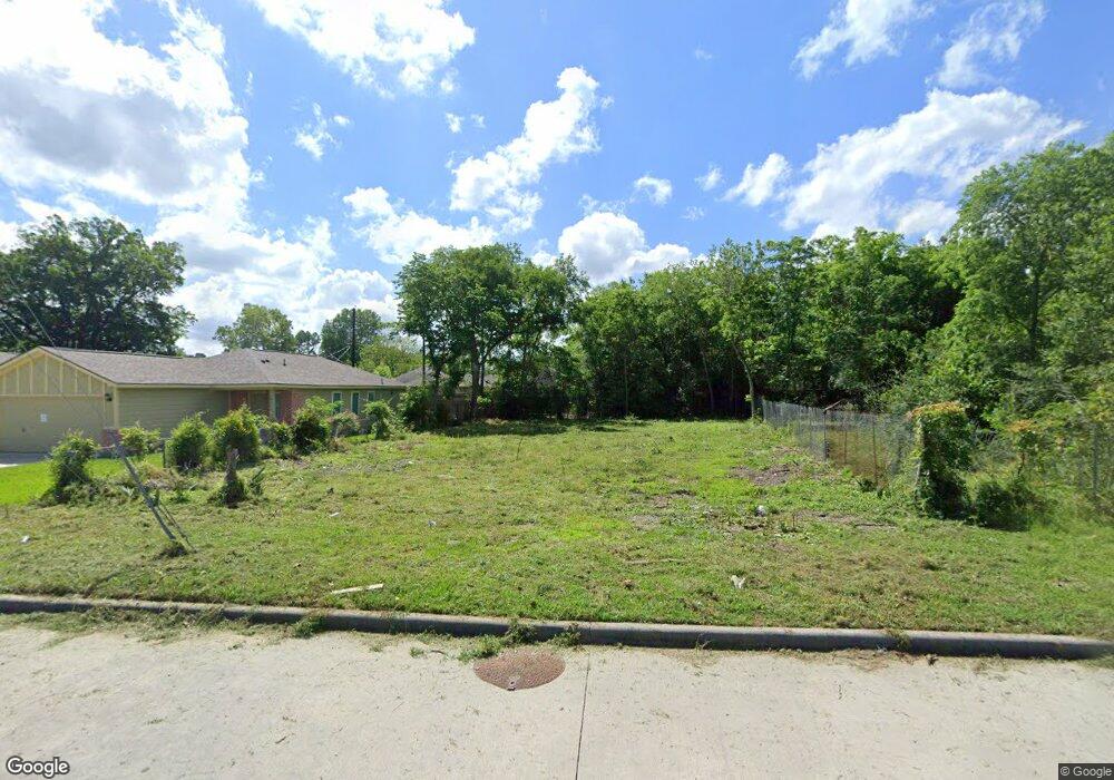 302 Mechanic St, Tomball, TX 77375 - photo 1