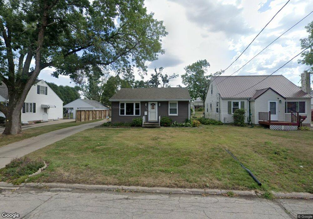 1110 28th St SE, Cedar Rapids, IA 52403 - photo 1