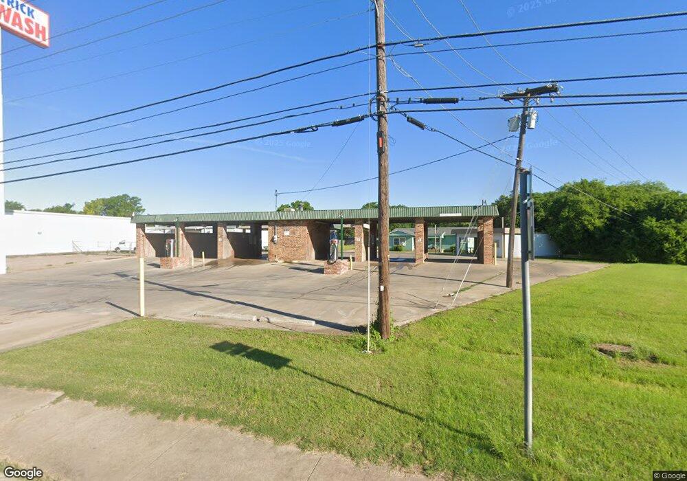 110 W Kilpatrick St, Cleburne, TX 76033 - photo 1