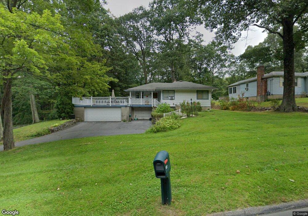 527 Middle Road Turnpike, Woodbury, CT 06798 - photo 1