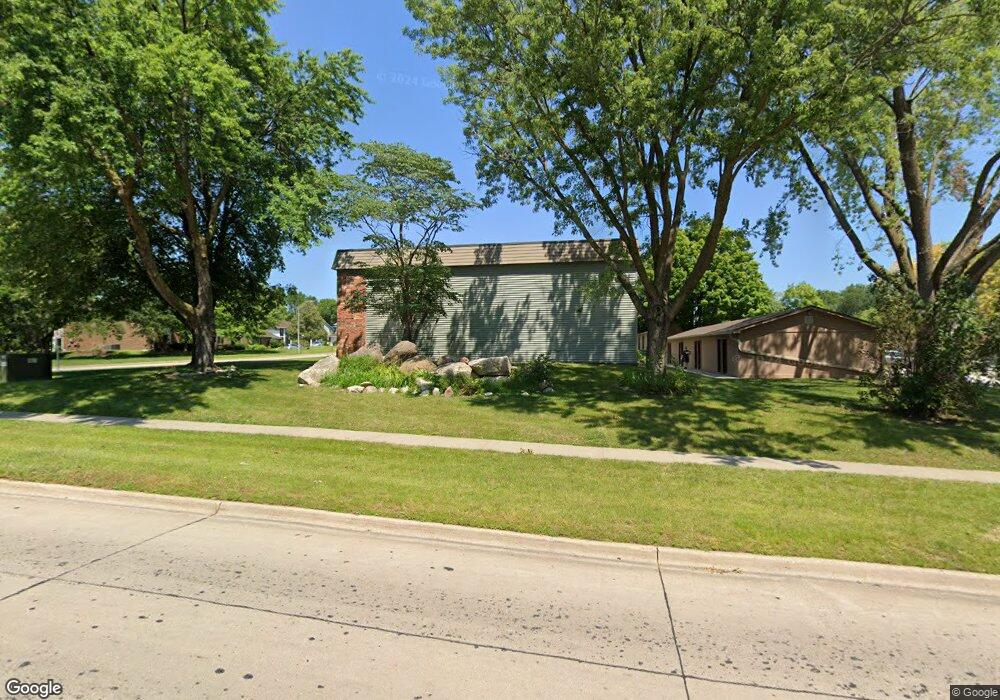4801 Woodland Ave unit 4, West Des Moines, IA 50266 - photo 1