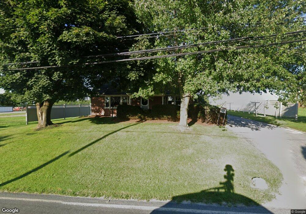 87 N Maple Ave, Leola, PA 17540 - photo 1