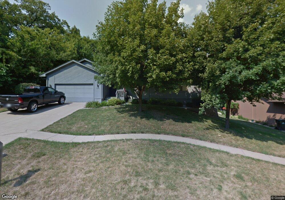 1010 Iris Ave NW, Cedar Rapids, IA 52405 - photo 1