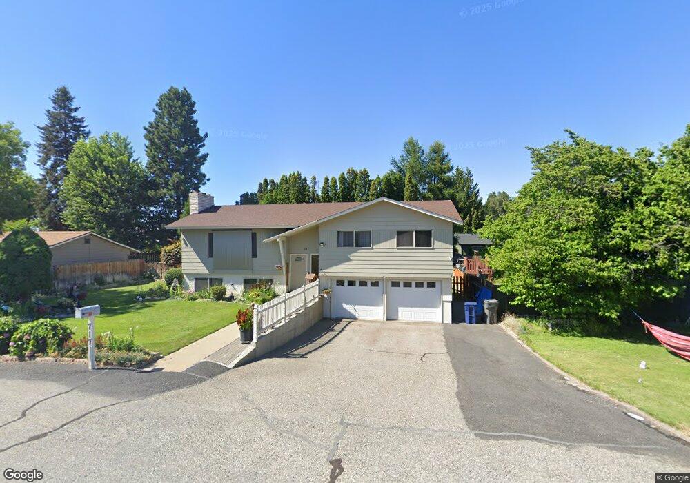 717 13th St NE, East Wenatchee, WA 98802 - photo 1