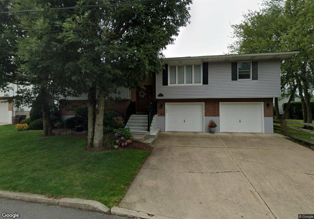1014 Meade Ct, Hazleton, PA 18201 - photo 1