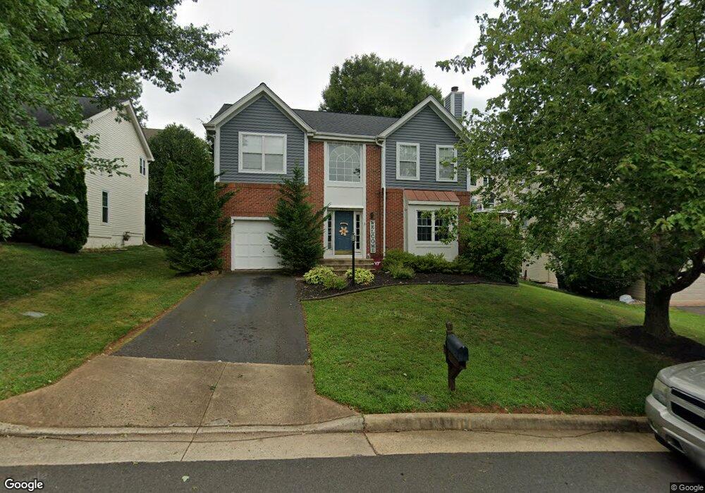 46451 Cedarhurst Dr, Sterling, VA 20165 - photo 1