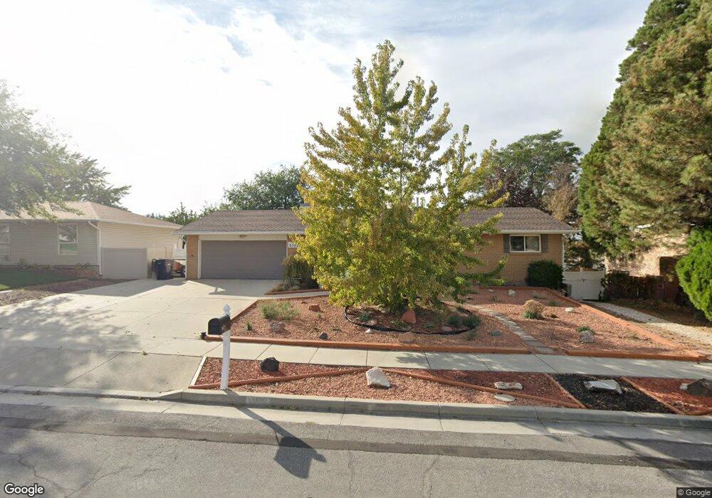 8382 Wayside Dr, Sandy, UT 84094 - photo 1