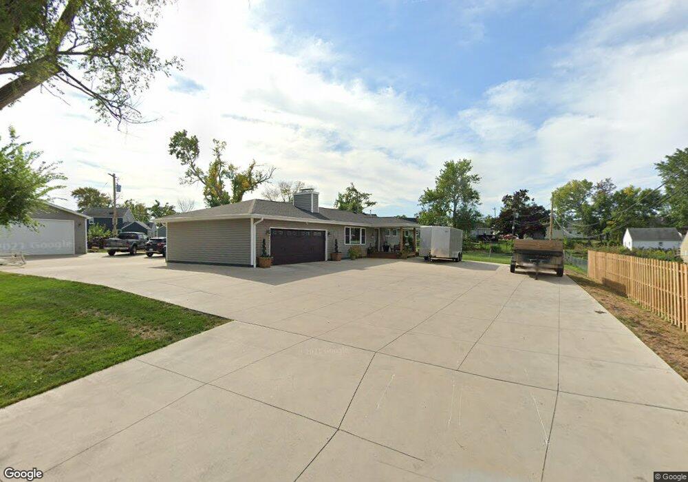 1927 1st Ave SW, Cedar Rapids, IA 52405 - photo 1