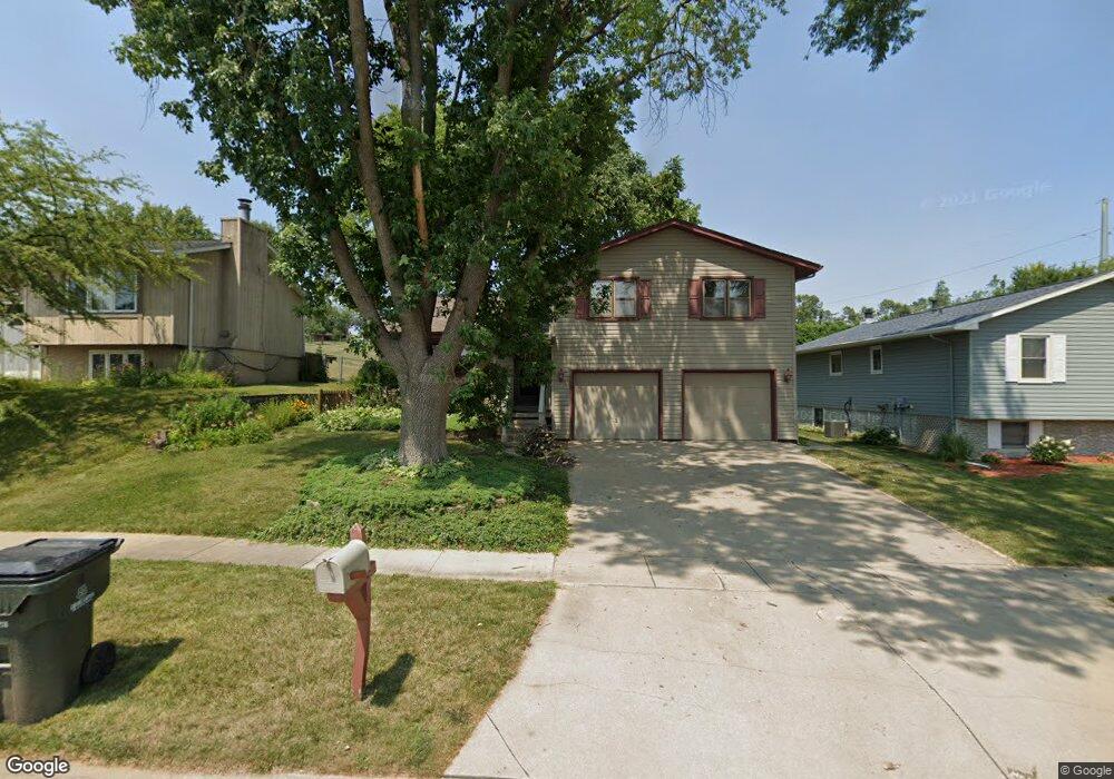 1820 Shawnee Ct NW, Cedar Rapids, IA 52405 - photo 1