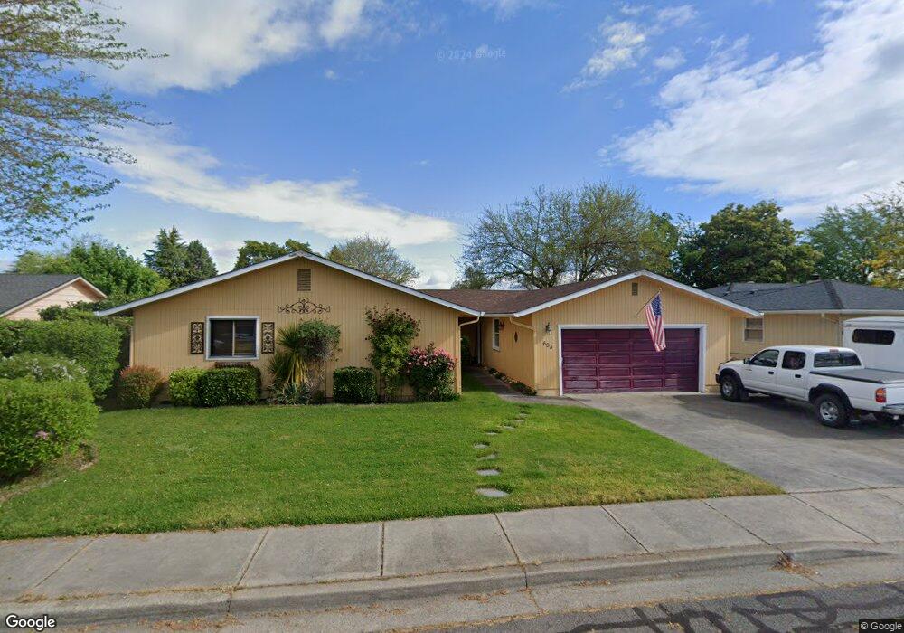 633 Hemlock Ave, Central Point, OR 97502 - photo 1