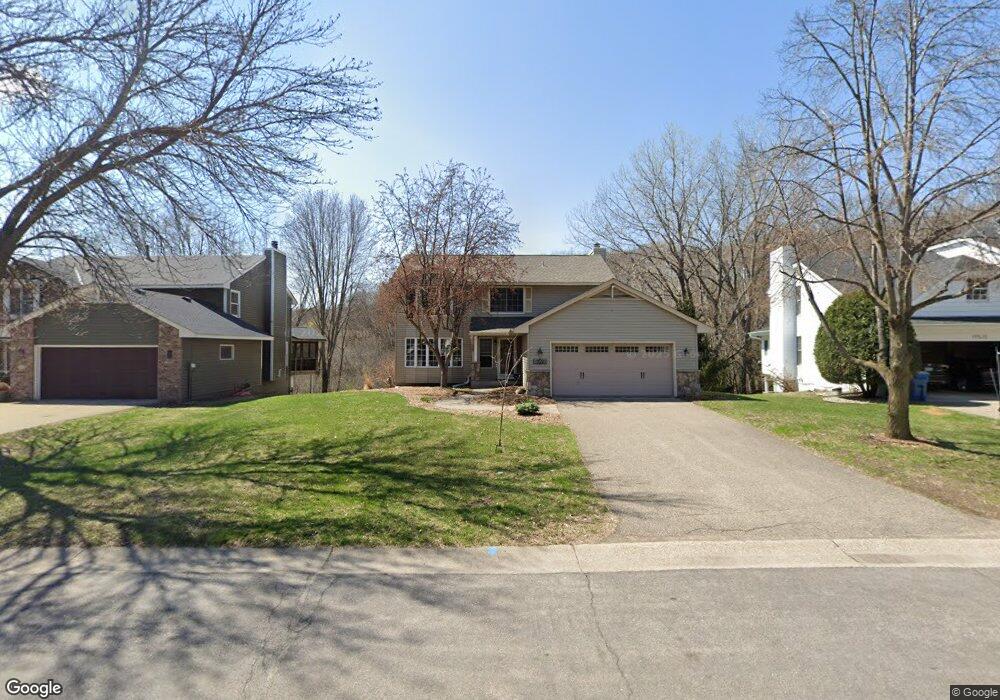 19535 Vine Ridge Rd, Excelsior, MN 55331 - photo 1