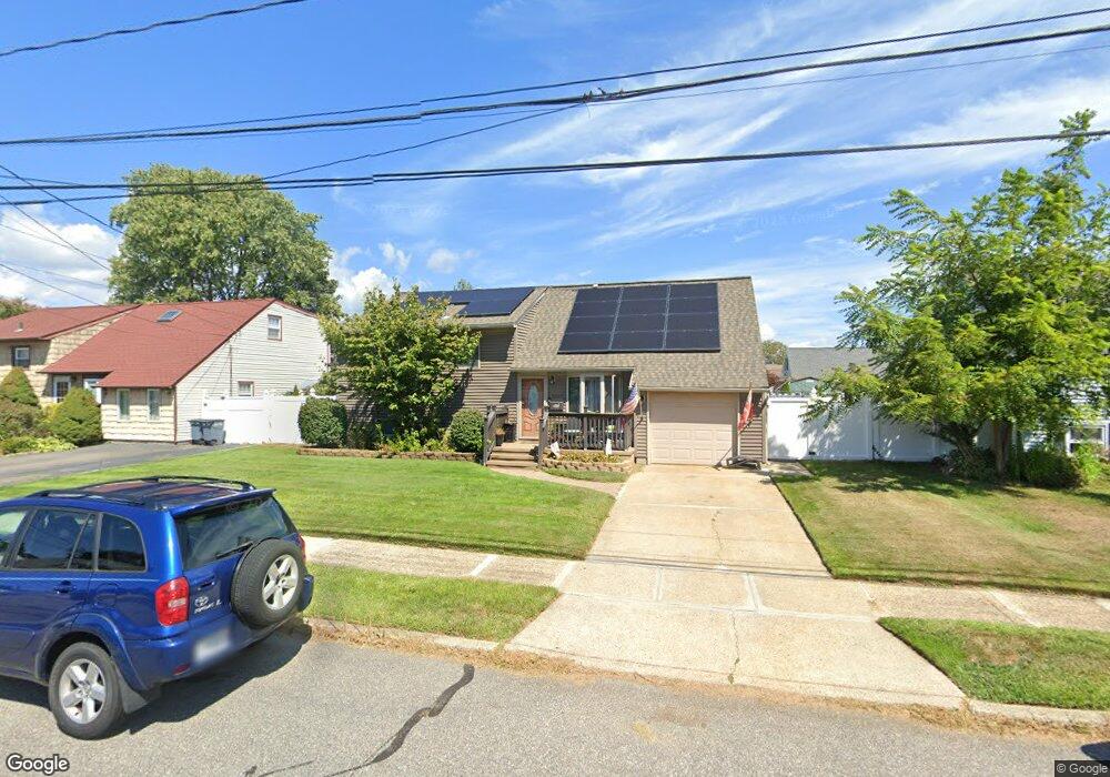1017 N Monroe Ave, Lindenhurst, NY 11757 - photo 1