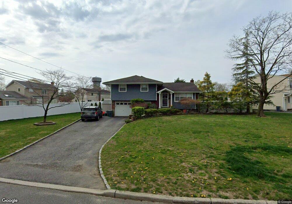 24 Arden Ln, ComMacK, NY 11725 - photo 1