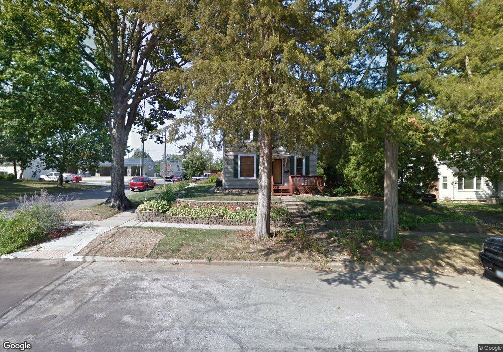 1323 W 2nd St, Cedar Falls, IA 50613 - photo 1