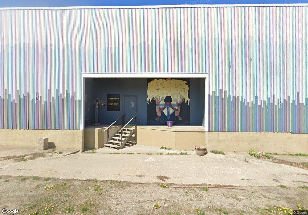 501 W 3rd St N, Newton, IA 50208 - photo 1