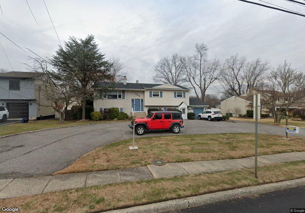 724 Raritan Rd, Clark, NJ 07066 - photo 1