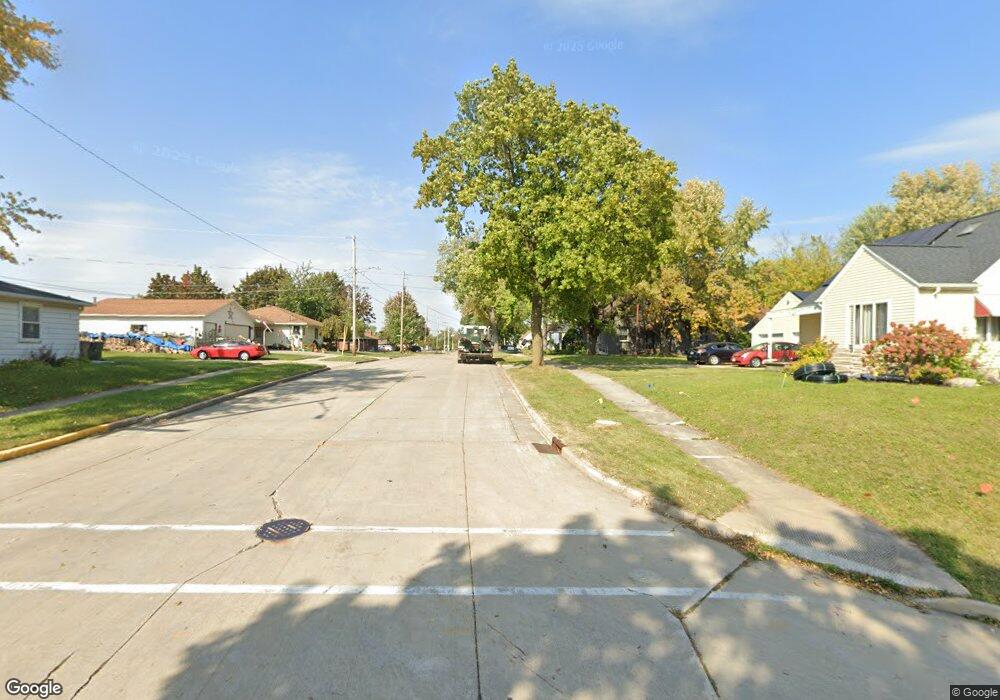 1054 Kimberly Ave, Combined Locks, WI 54113 - photo 1