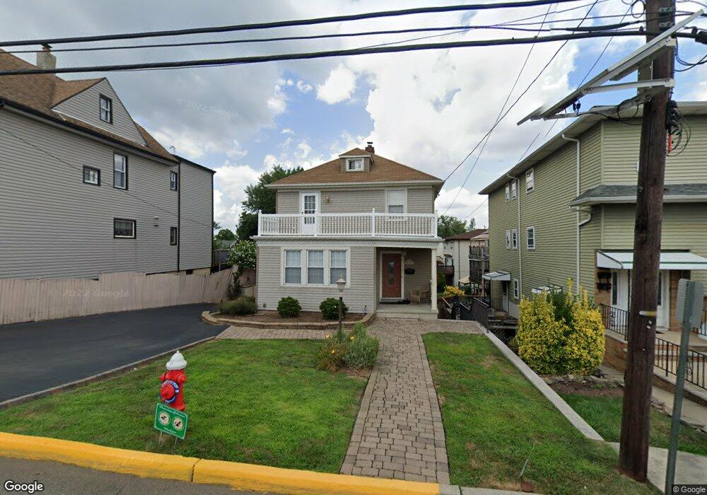 1119 Stonewall Ln, Secaucus, NJ 07094 - photo 1