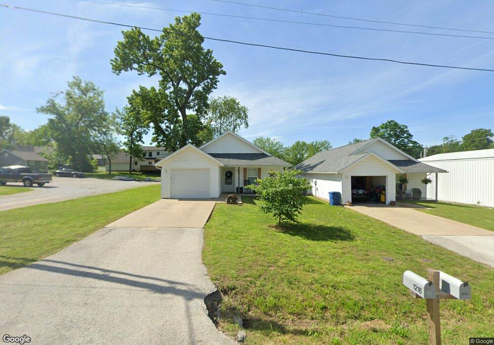 1216 Sycamore St, Carthage, MO 64836 - photo 1