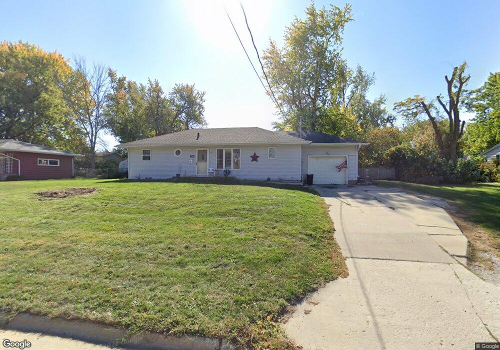 1303 S 8th Ave E, Newton, IA 50208 - photo 1