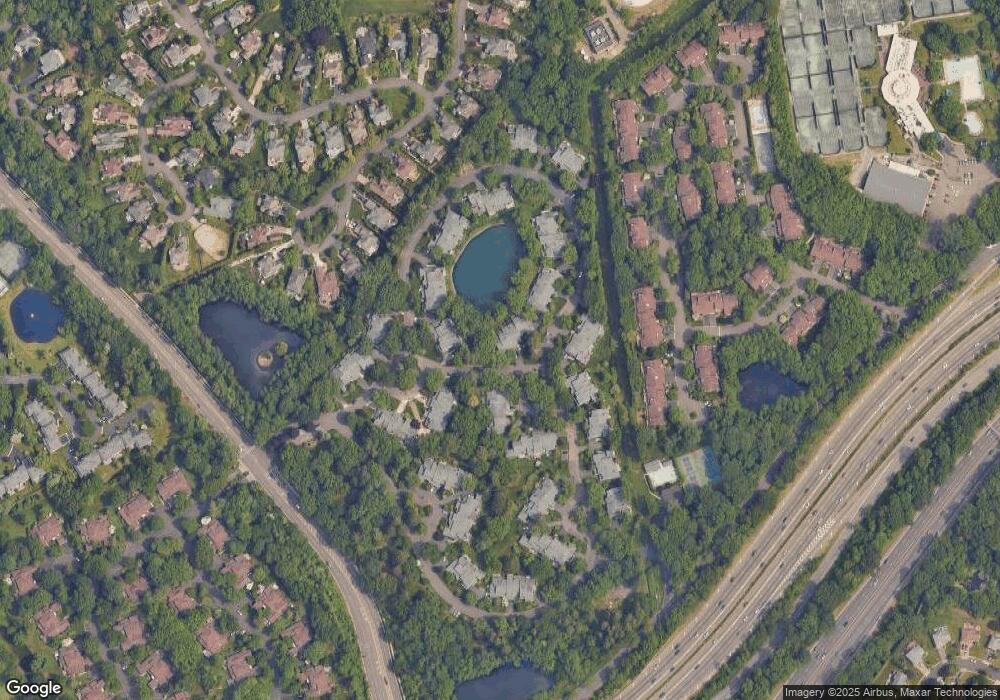 28 Sutton Place, Manhasset, NY 11030 - photo 1