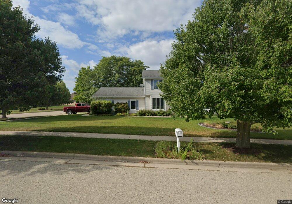 695 N Woods Edge Dr, Oregon, WI 53575 - photo 1