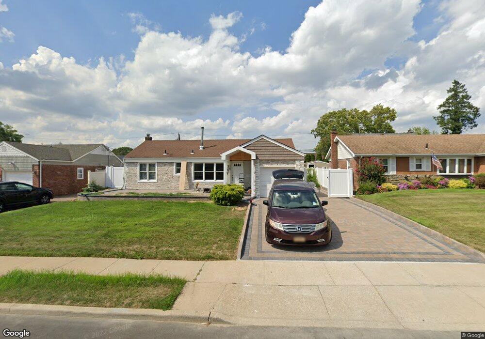 770 Magnolia Dr, Franklin Square, NY 11010 - photo 1