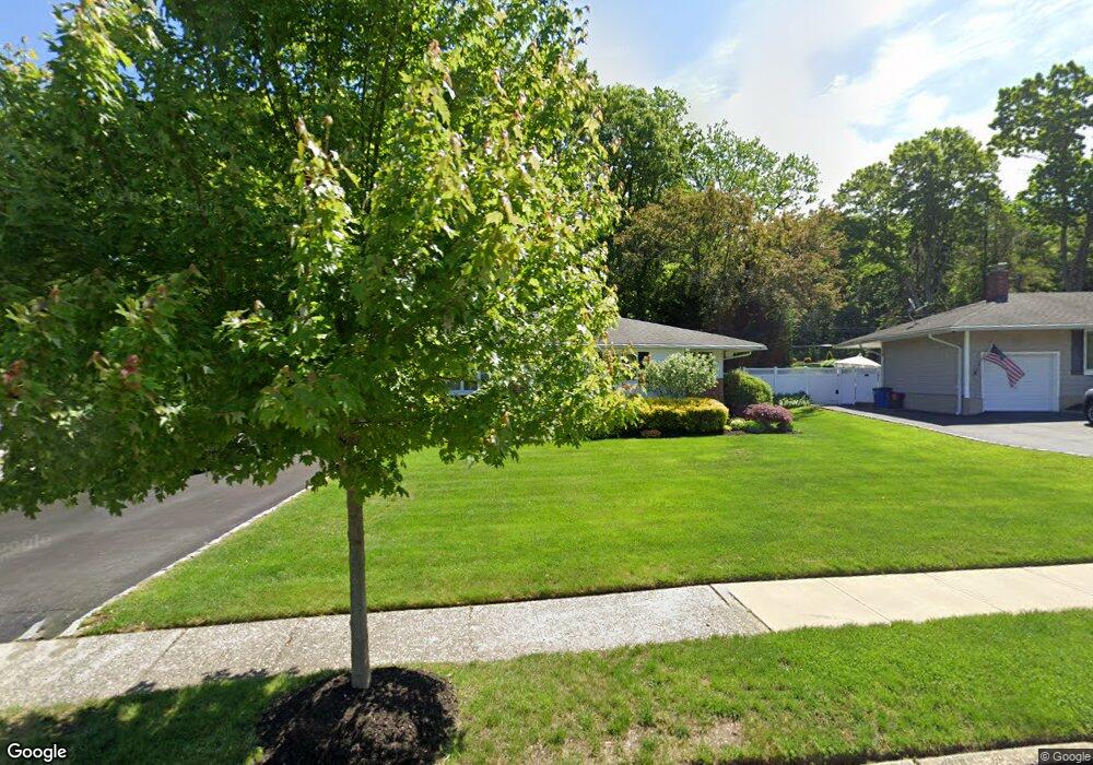 3 August Crescent, ComMacK, NY 11725 - photo 1