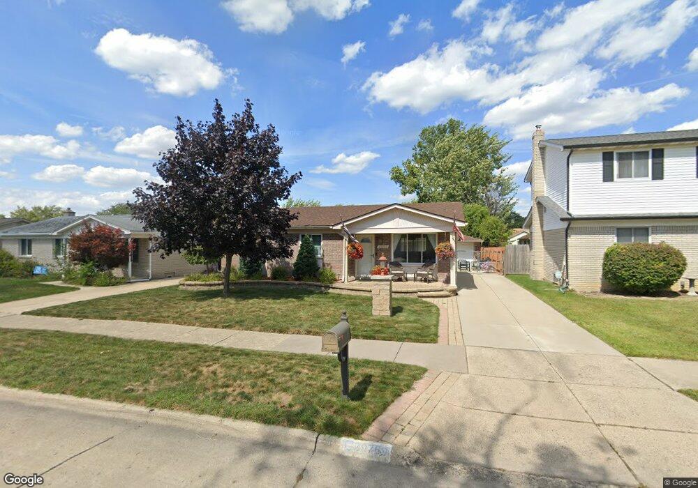 29769 Gregg Dr, Roseville, MI 48066 - photo 1