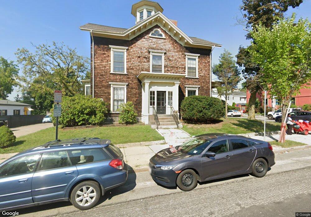 137 Highland Ave unit 2R     137, Somerville, MA 02143 - photo 1