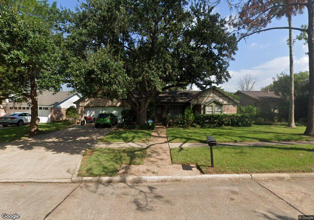 121 Saint Andrews Dr, Friendswood, TX 77546 - photo 1