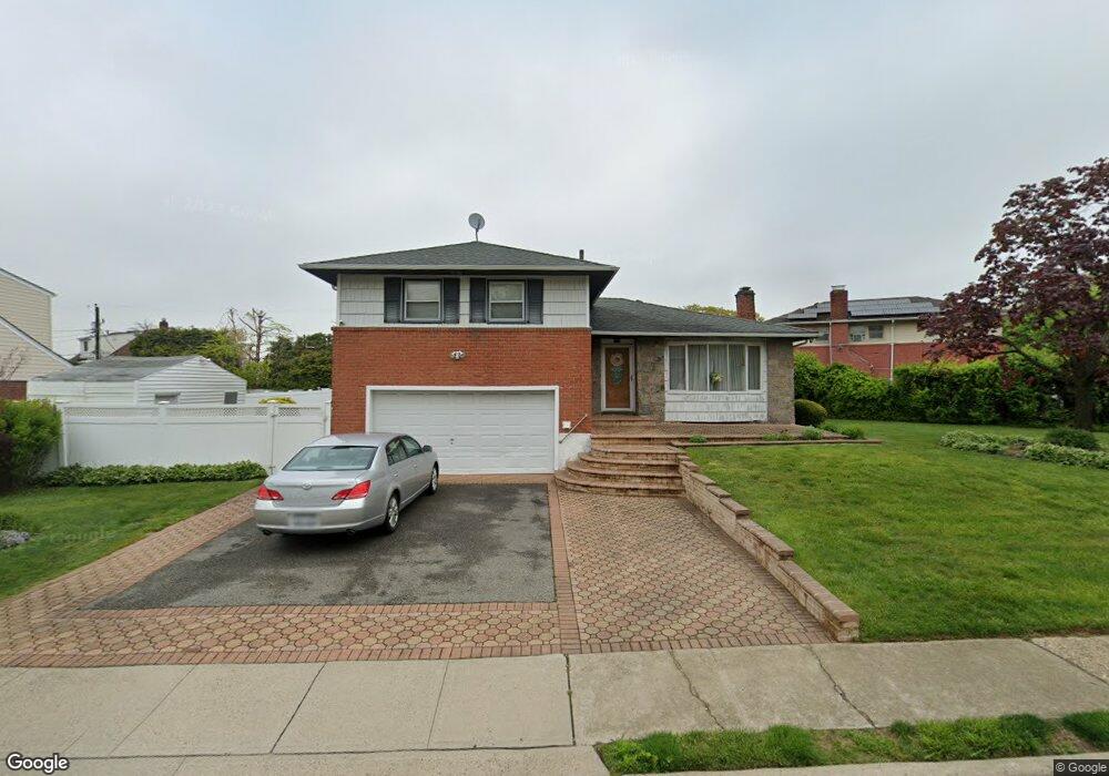 127 Haypath Rd, Plainview, NY 11803 - photo 1