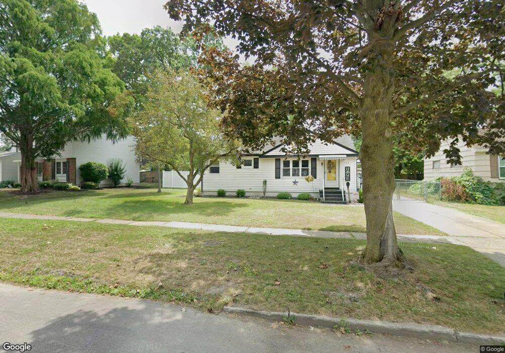 1113 Pioneer Dr, North Tonawanda, NY 14120 - photo 1