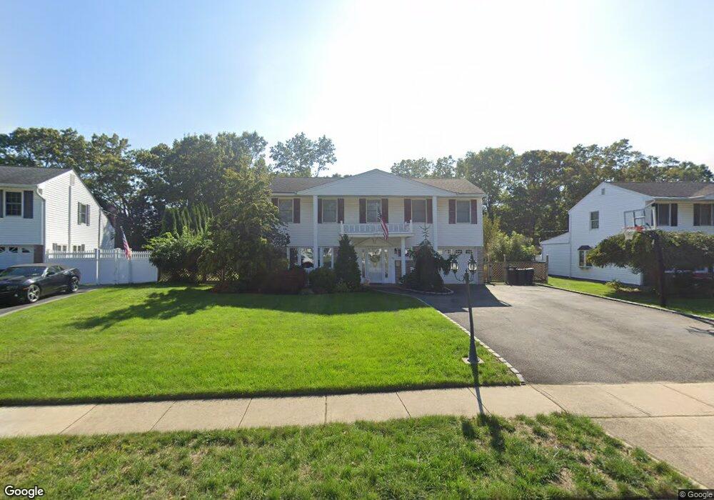 42 Chatham Rd, ComMacK, NY 11725 - photo 1