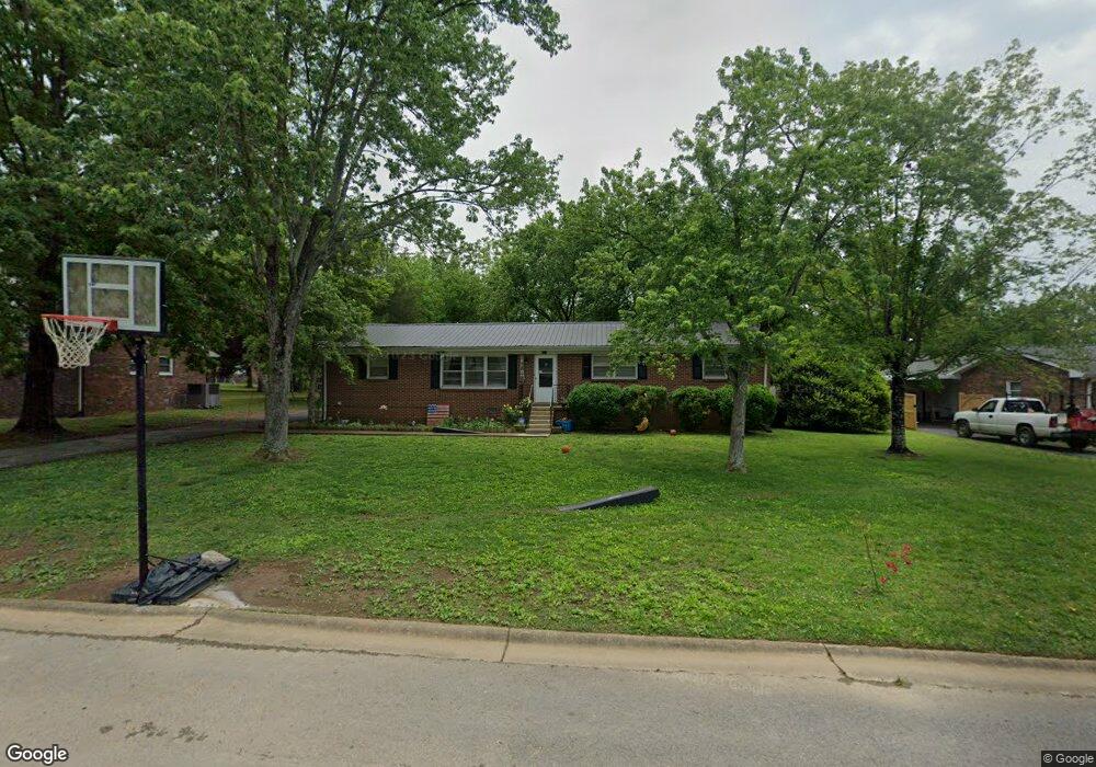 1304 Robinwood Dr, Shelbyville, TN 37160 - photo 1