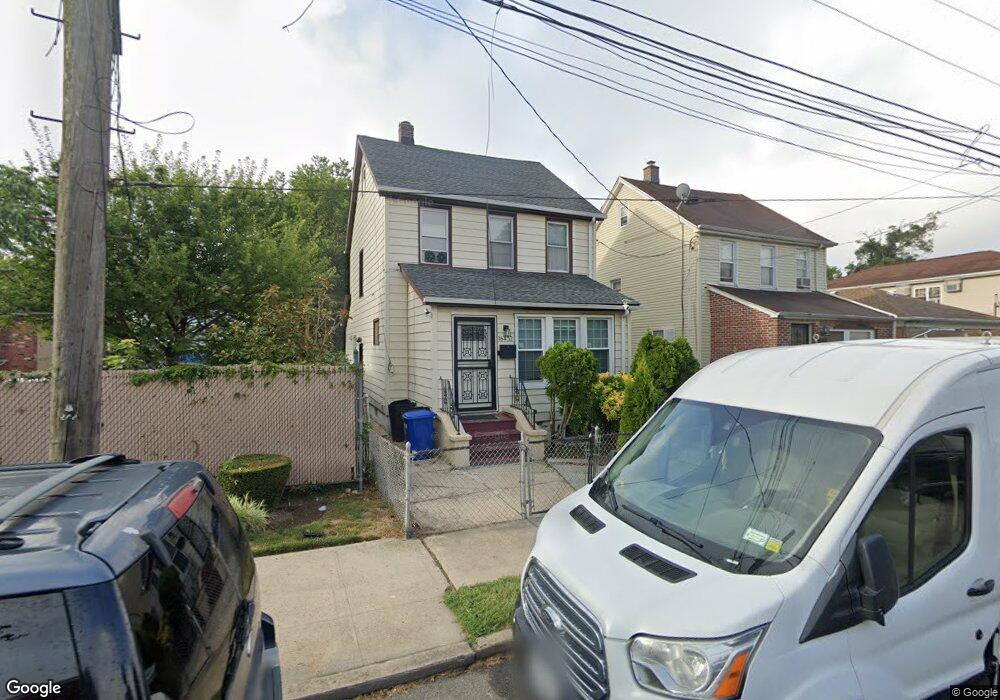 164-32 75th Rd, Flushing, NY 11366 - photo 1
