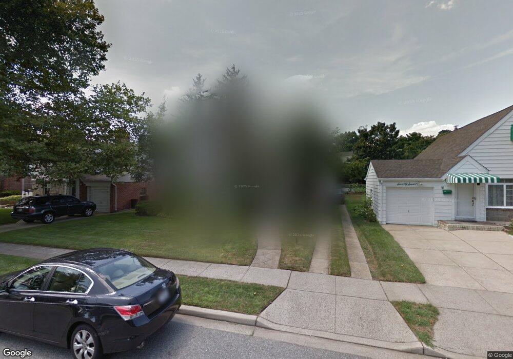 81 Devonshire Dr, New Hyde Park, NY 11040 - photo 1