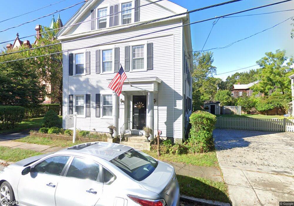 34 Walnut St unit 1, Fairhaven, MA 02719 - photo 1