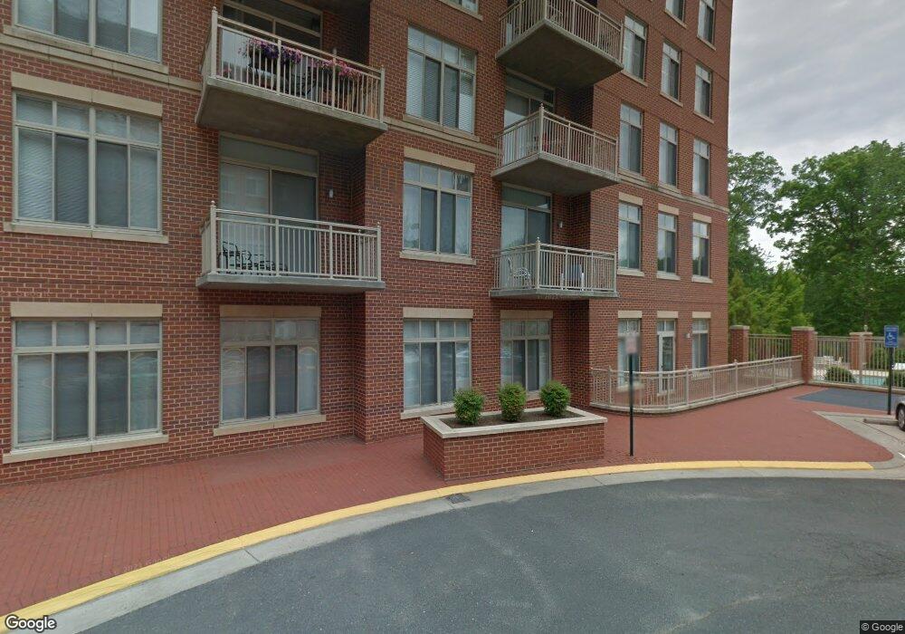 4490 Market Commons Dr unit 207, Fairfax, VA 22033 - photo 1