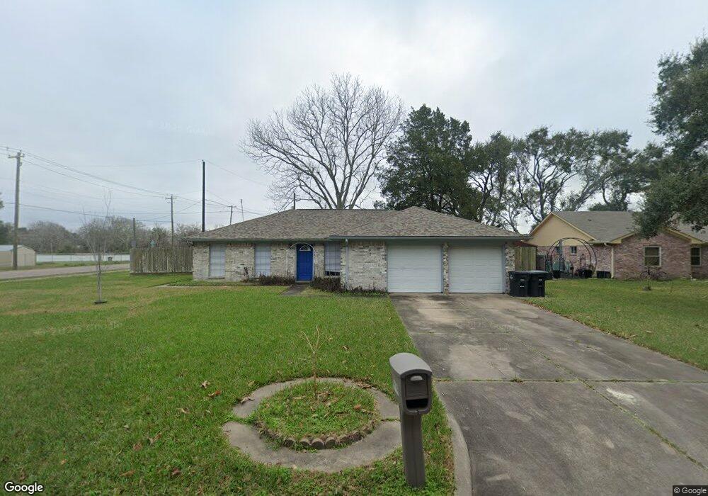 1705 Redwood CI, Alvin, TX 77511 - photo 1