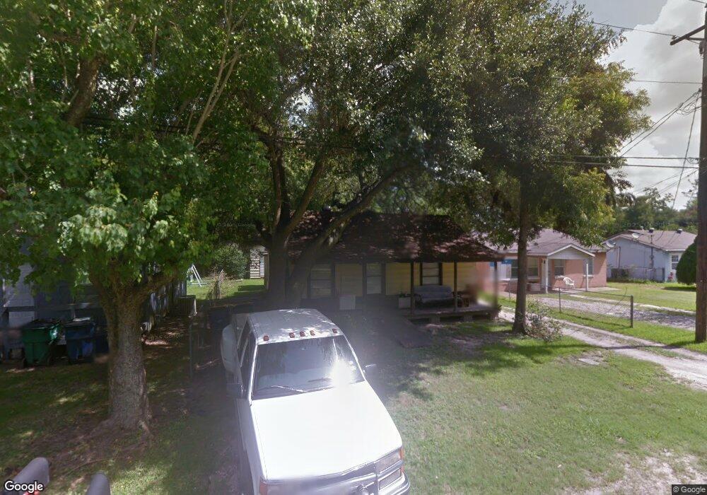 1010 W Phillips St, Alvin, TX 77511 - photo 1