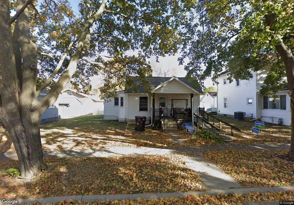 712 Walnut St, Cedar Falls, IA 50613 - photo 1