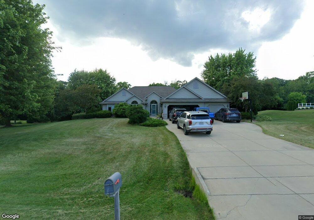 W272N5397 Jessica Dr, Pewaukee, WI 53072 - photo 1