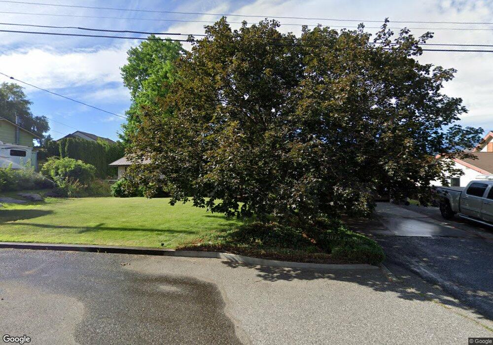 704 4th St NE, East Wenatchee, WA 98802 - photo 1