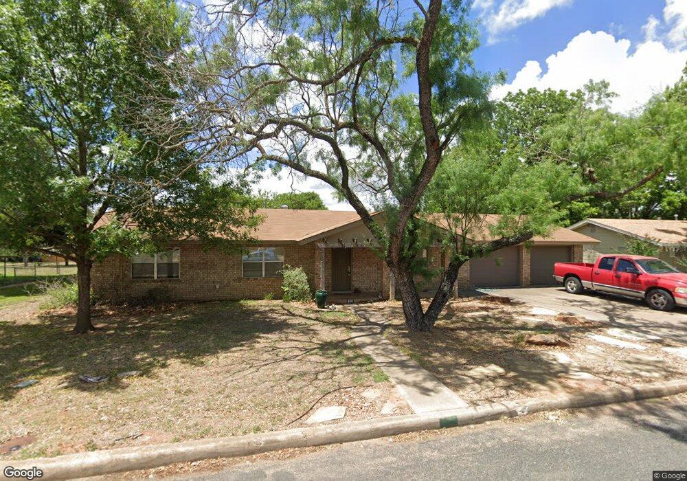 601 W Burbank St, Fredericksburg, TX 78624 - photo 1