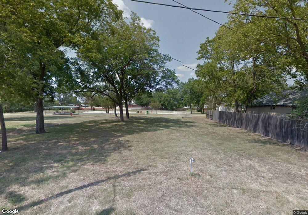 725 Beattie St, Gainesville, TX 76240 - photo 1