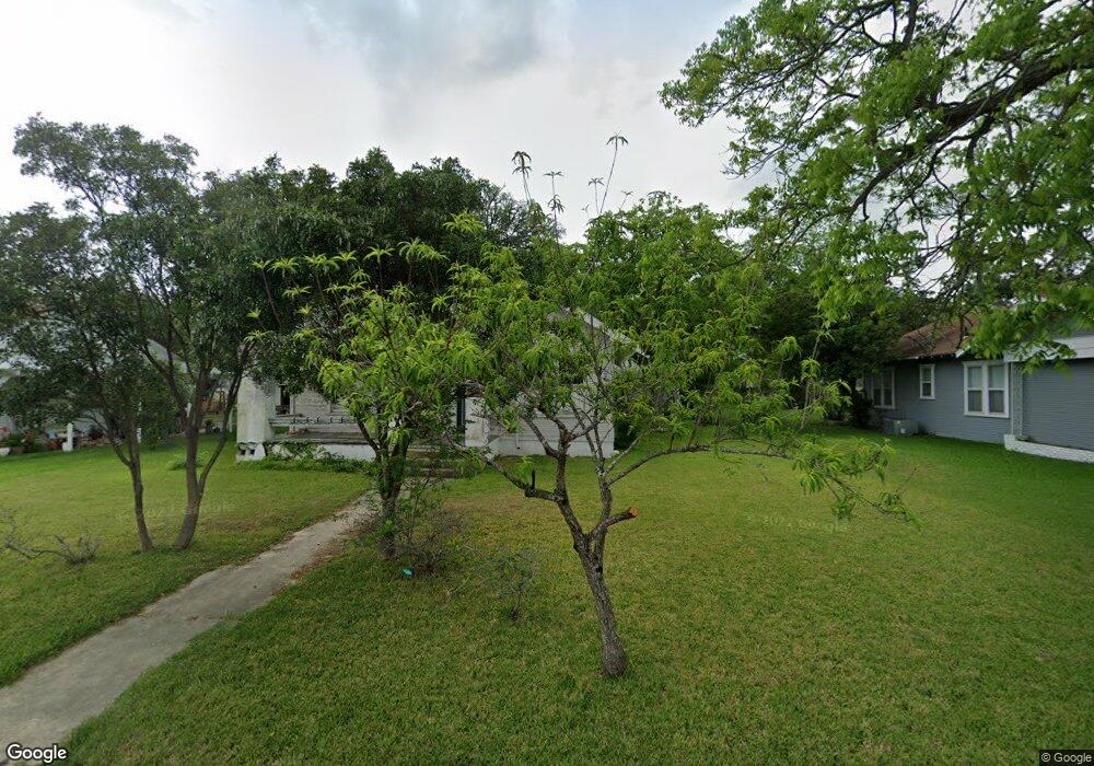 615 E Weinert St, Seguin, TX 78155 - photo 1