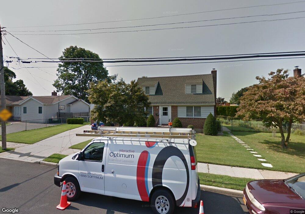 216 Guildford Ct, West Hempstead, NY 11552 - photo 1