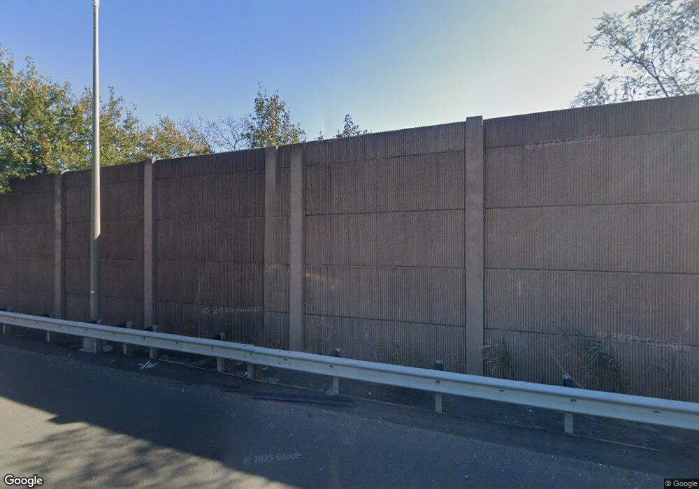 625 Cricket Ln, Woodbridge, NJ 07095 - photo 1