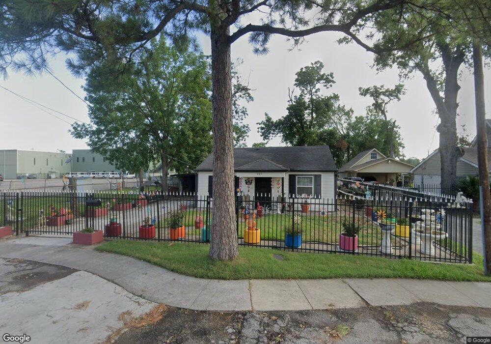 207 King St, Houston, TX 77022 - photo 1